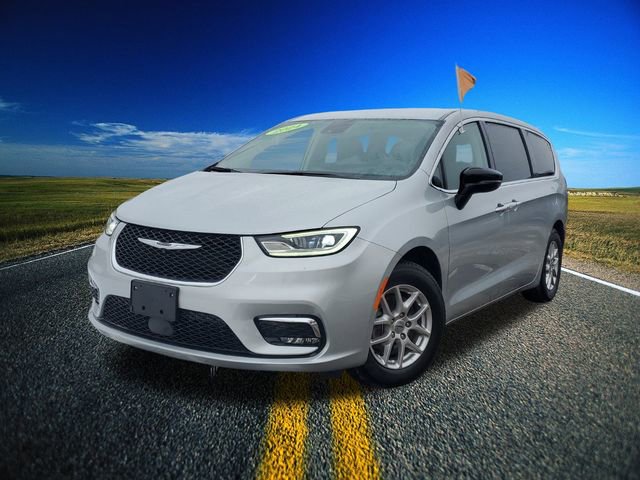 Certified 2024 Chrysler Pacifica Touring-L image 34