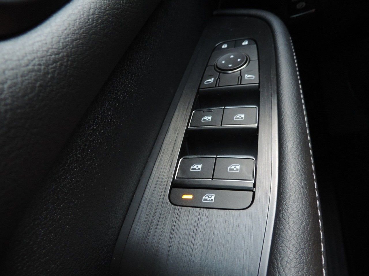 Used 2025 Nissan Armada SV image 25