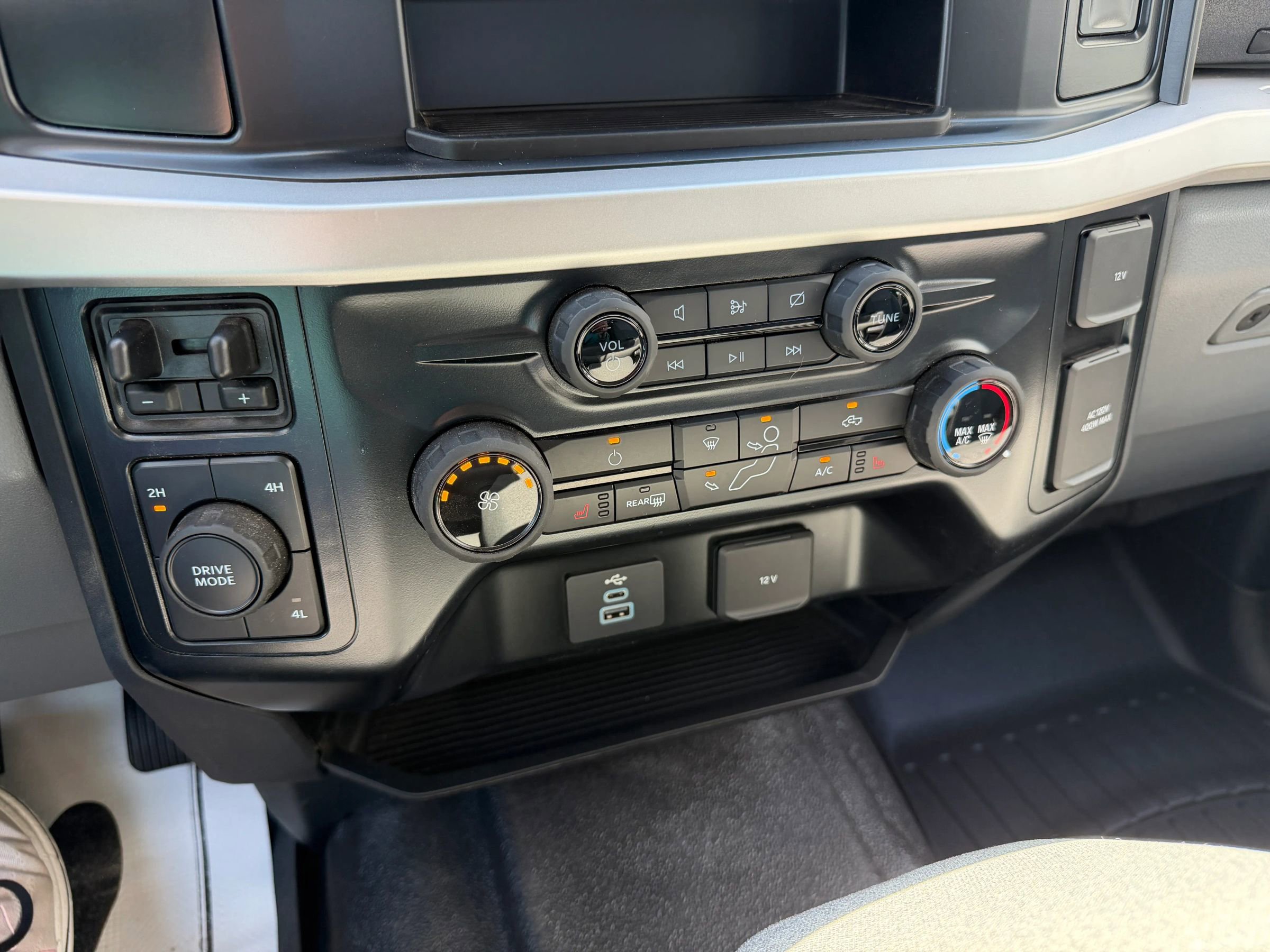 Used 2024 Ford F550 4x4 Crew Cab Super Duty w/ XLT Value Package image 23