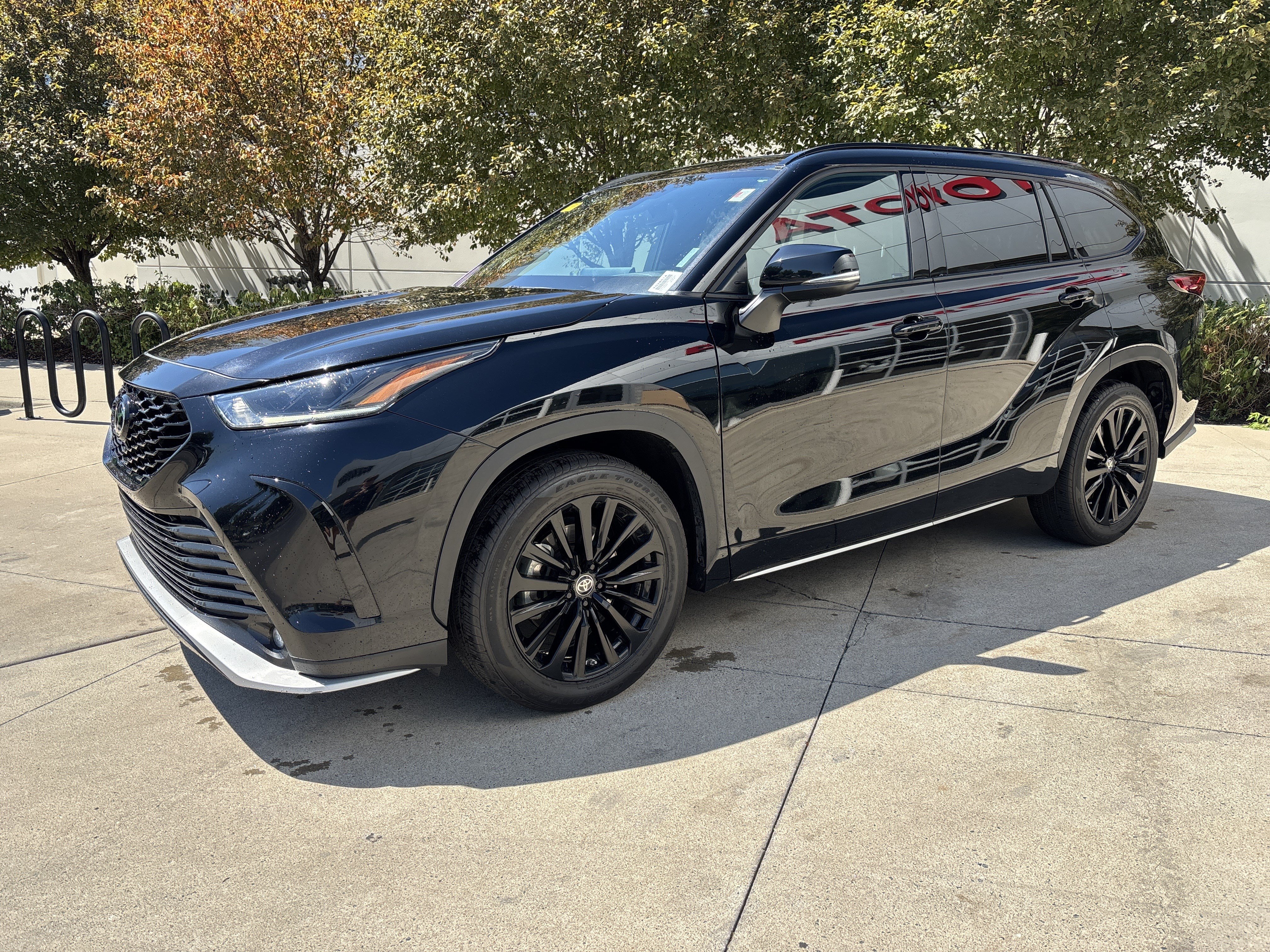 Used 2023 Toyota Highlander XSE AWD/4WD image 3