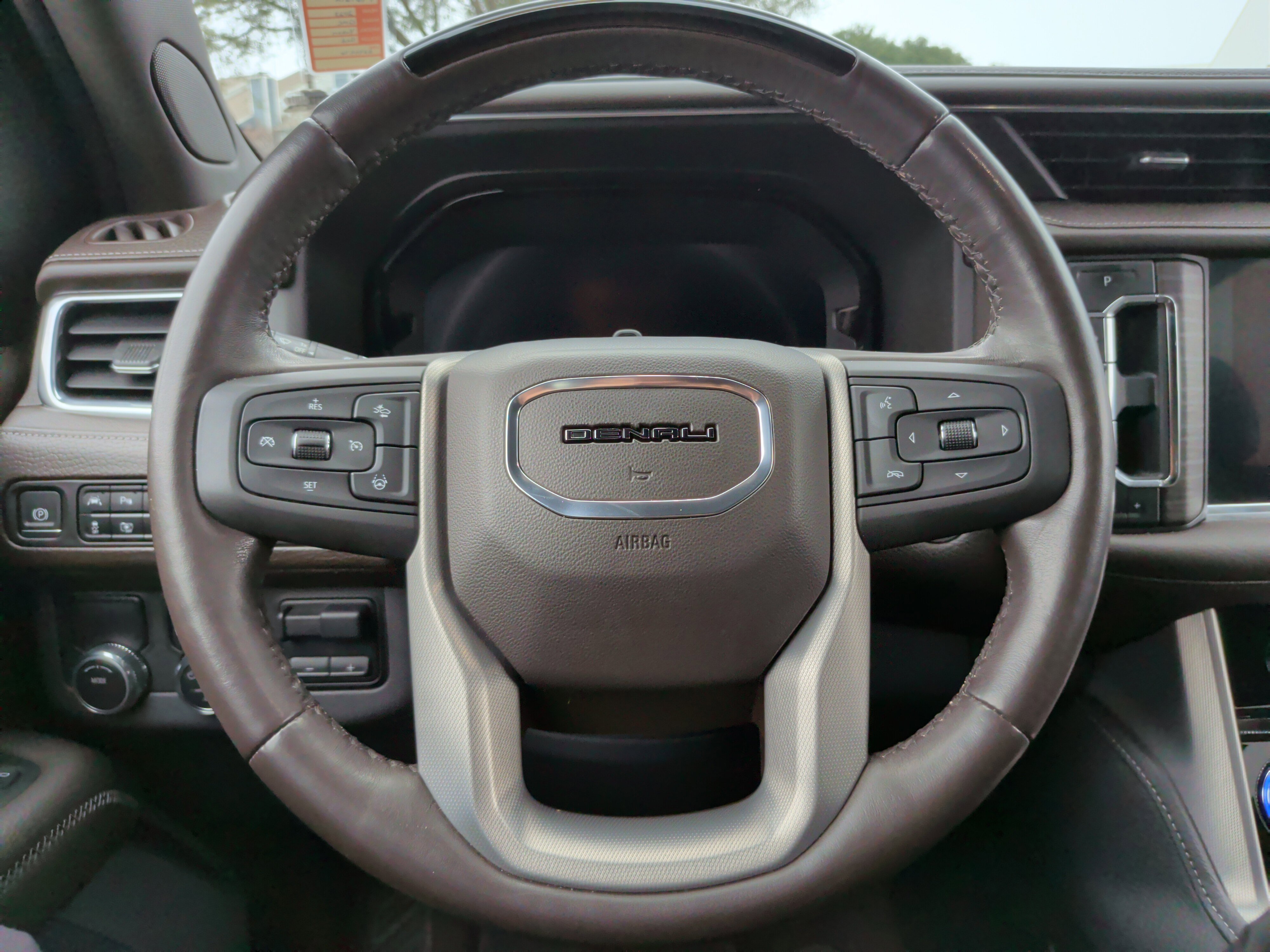 Used 2023 GMC Yukon Denali w/ Advanced Technology Package image 21