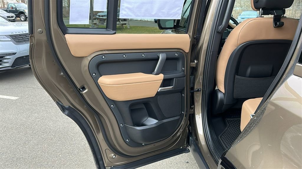 New 2026 Land Rover Defender 110 X-Dynamic SE image 20