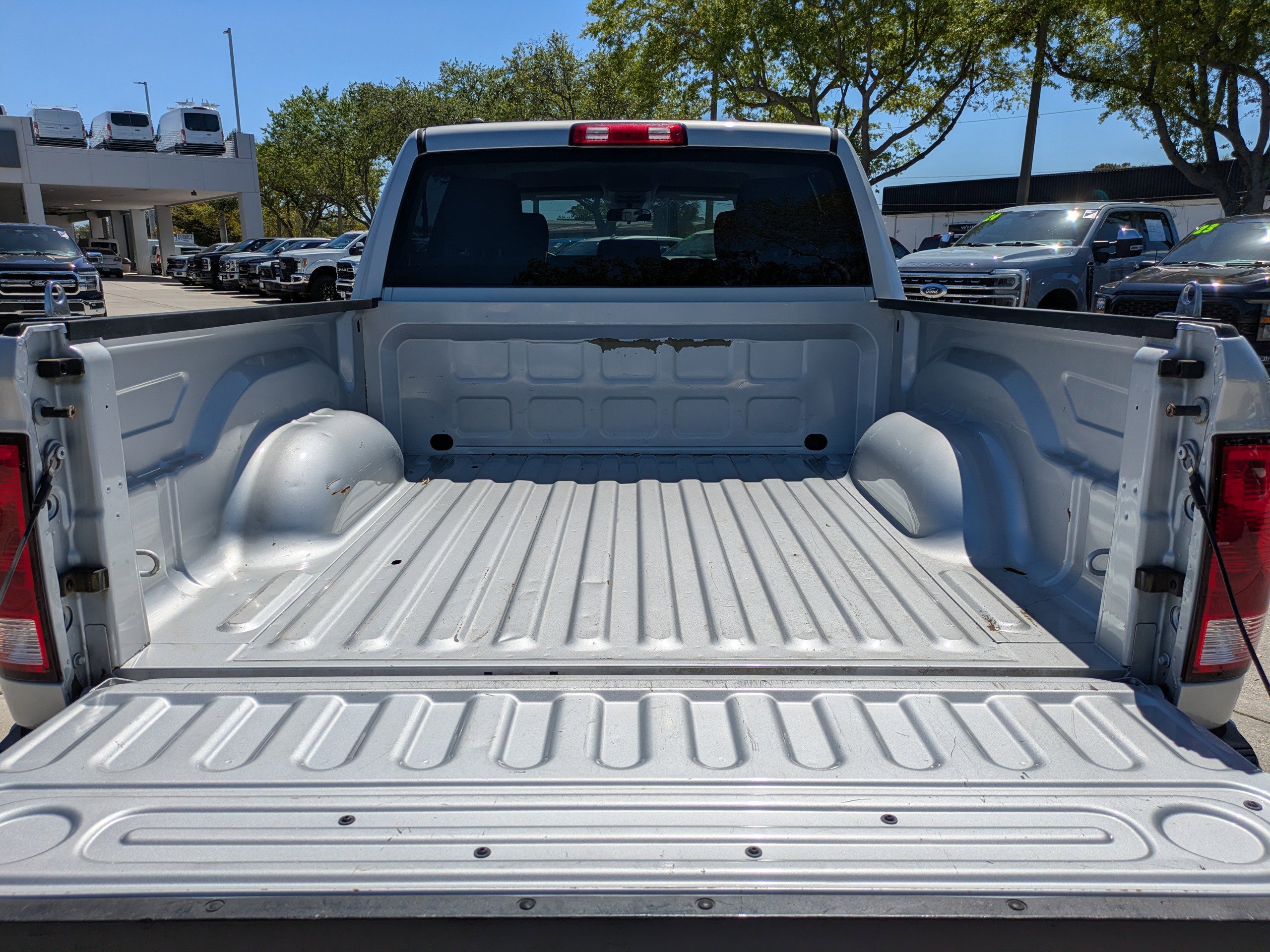 Used 2017 RAM 1500 Express RWD image 12