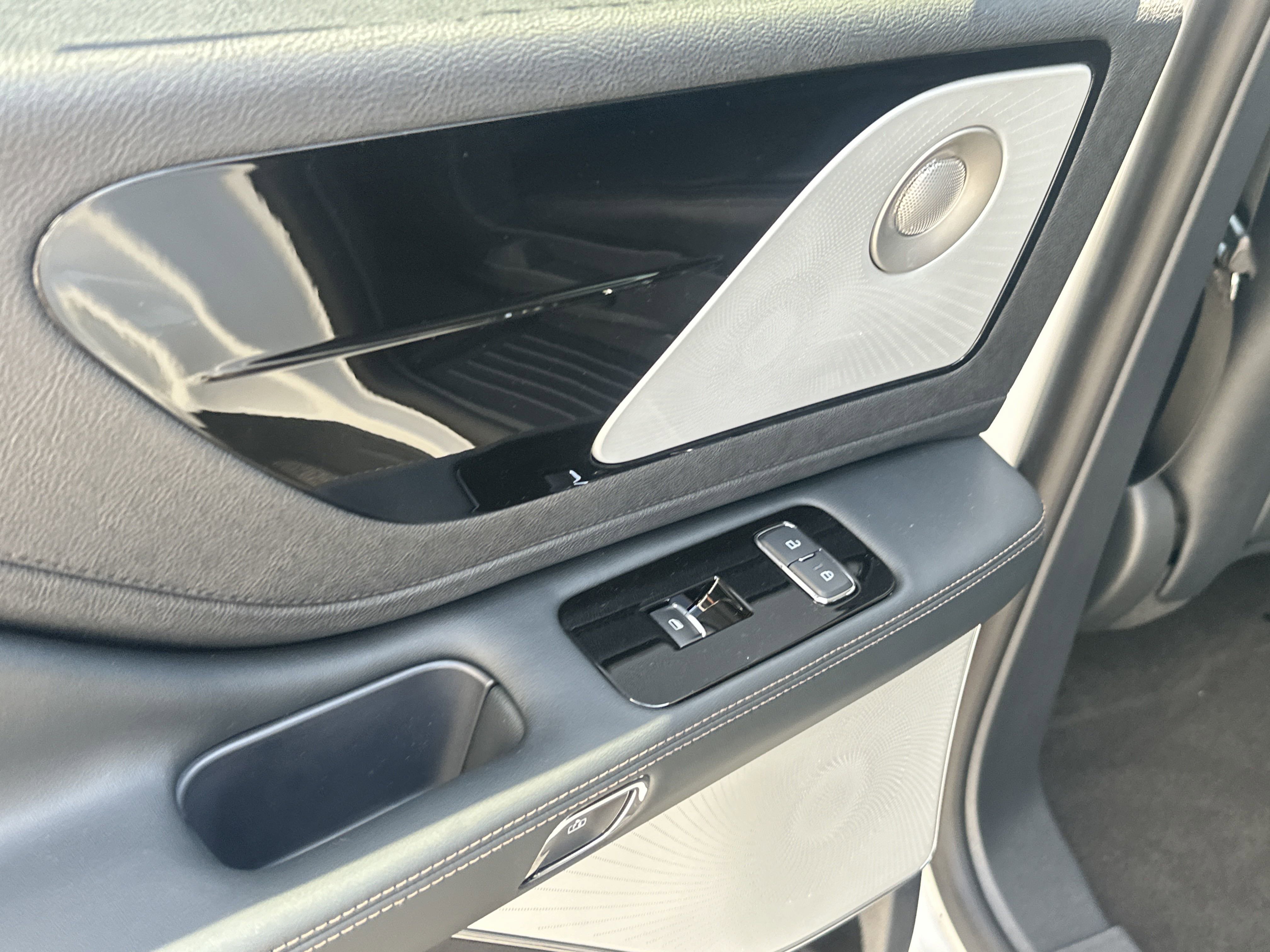 New 2025 Lincoln Aviator Reserve w/ Luxury Package image 12