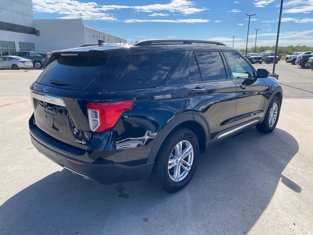 Used 2022 Ford Explorer XLT w/ Equipment Group 202A AWD/4WD image 3