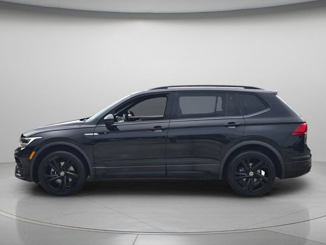 Used 2024 Volkswagen Tiguan SE R-Line FWD image 3