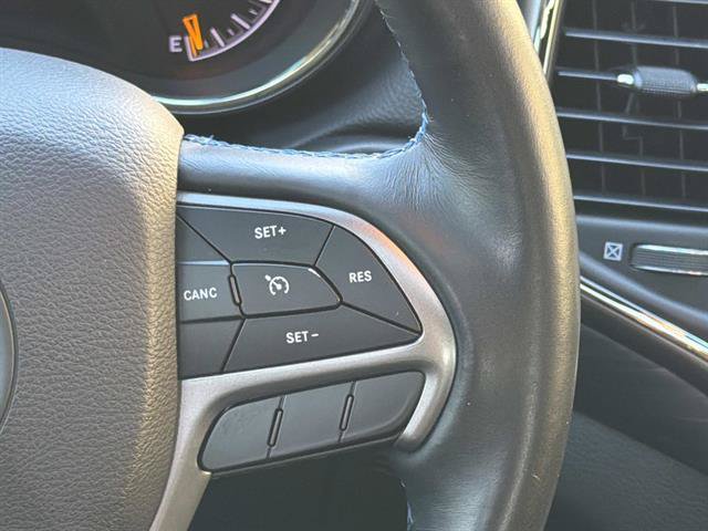 Used 2019 Jeep Grand Cherokee Laredo AWD/4WD image 11