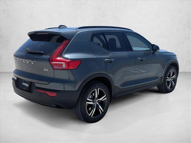 New 2026 Volvo XC40 B5 Core w/ Climate Package AWD/4WD image 2