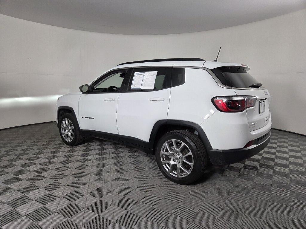 Used 2022 Jeep Compass Latitude AWD/4WD image 8