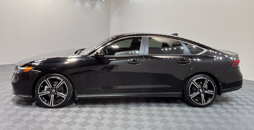 Certified 2025 Honda Accord Sport image 2