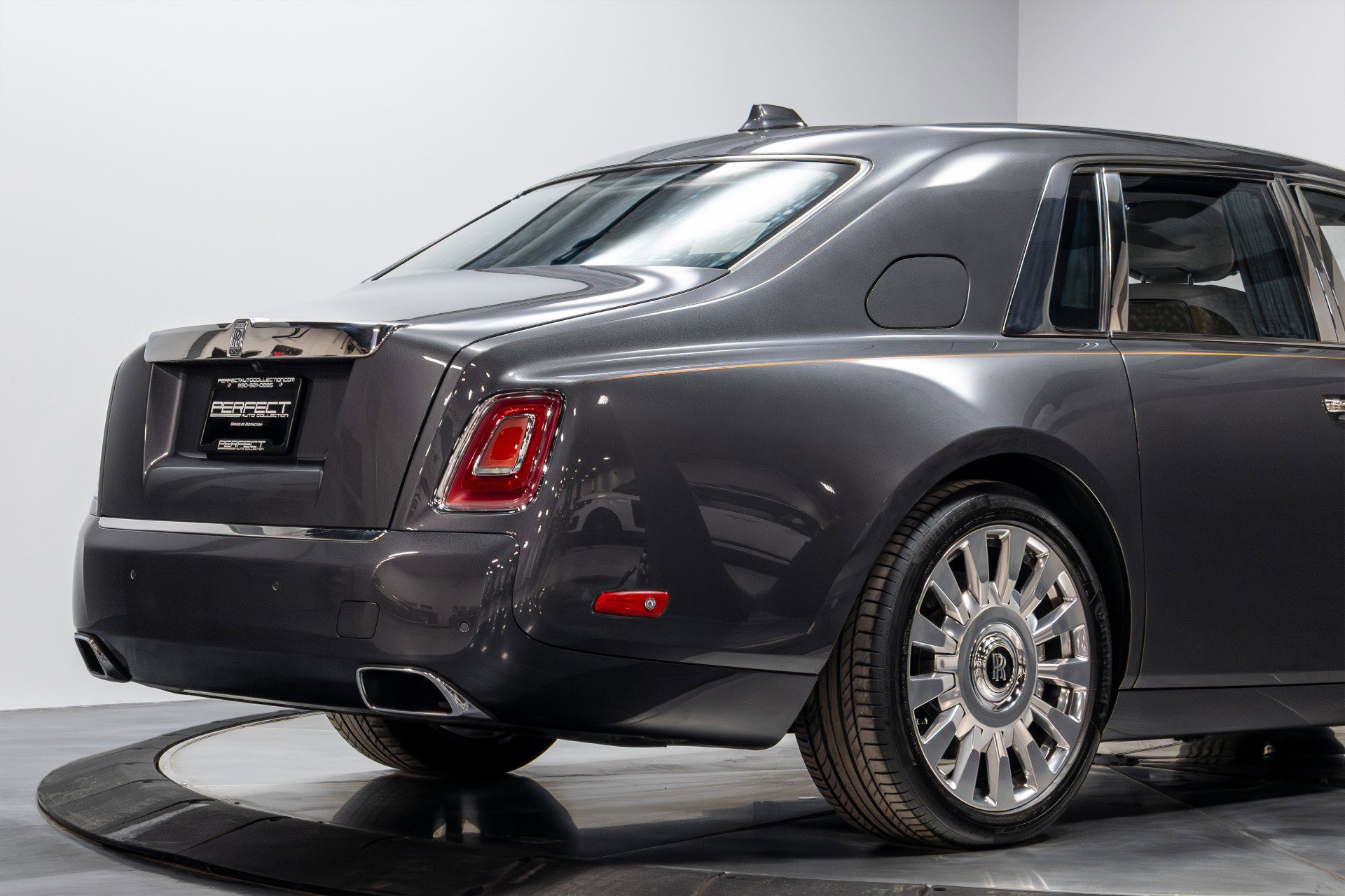 Used 2019 Rolls-Royce Phantom Sedan image 17