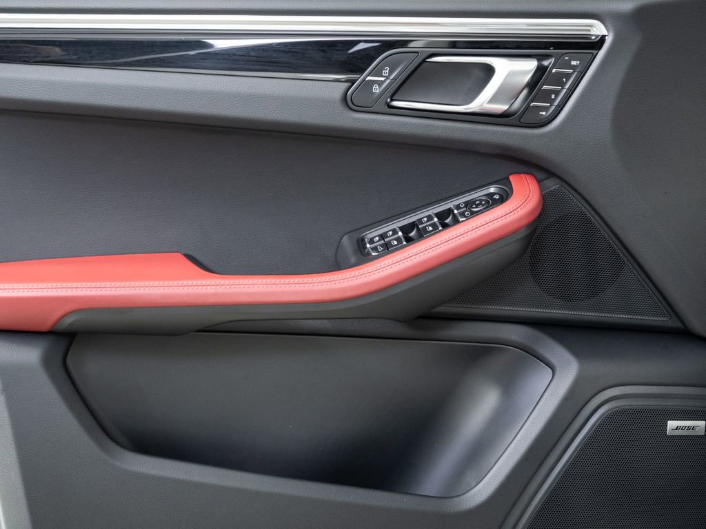 Certified 2023 Porsche Macan Turbo image 6