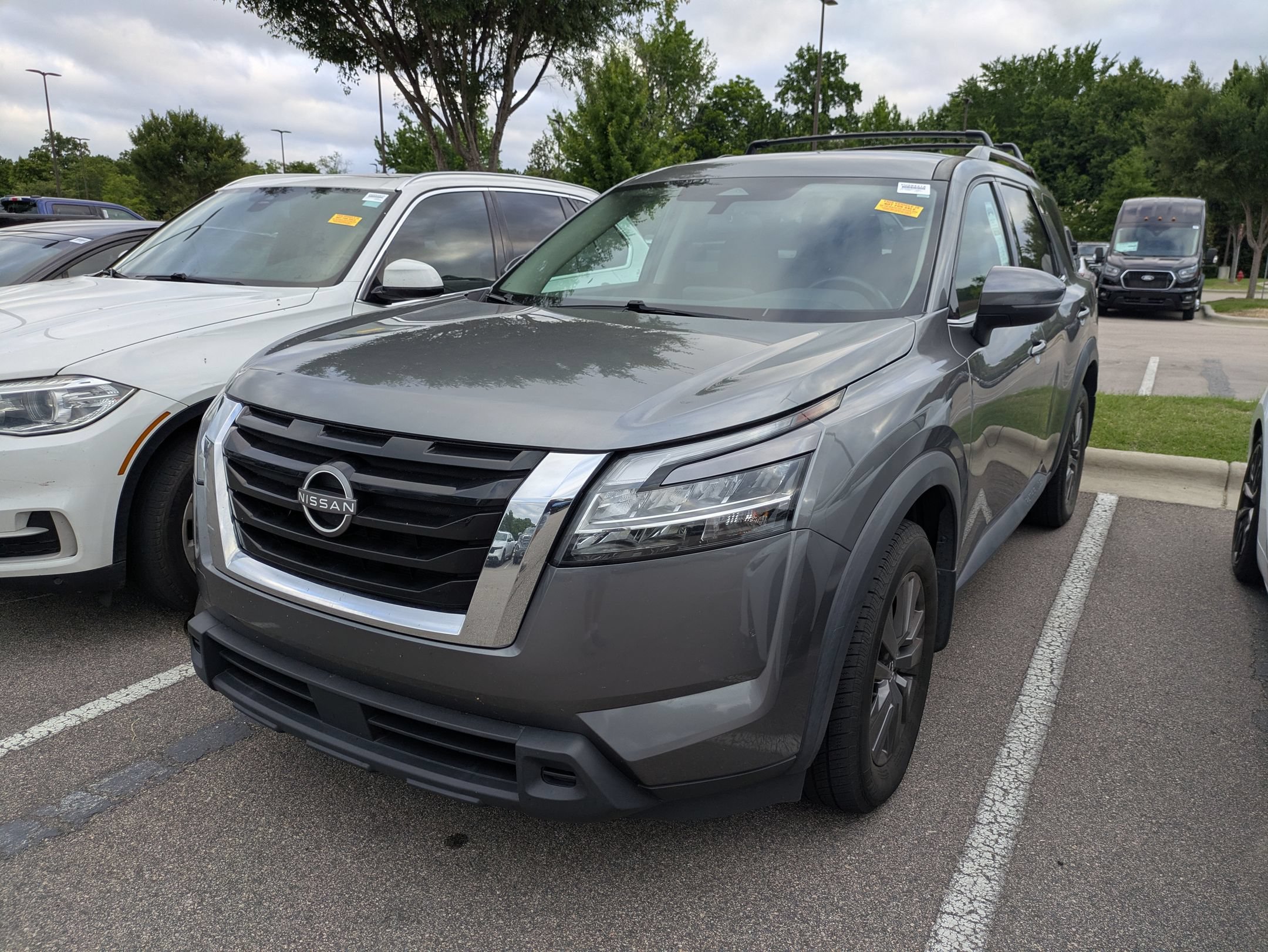 Used 2022 Nissan Pathfinder SV AWD/4WD image 3