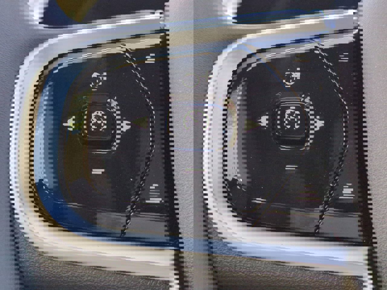 New 2026 Volvo XC90 B6 Plus w/ Protection Package Premier image 24