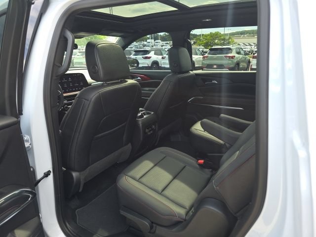 Used 2026 Chevrolet Traverse Z71 w/ LPO, Illumination Package AWD/4WD image 31