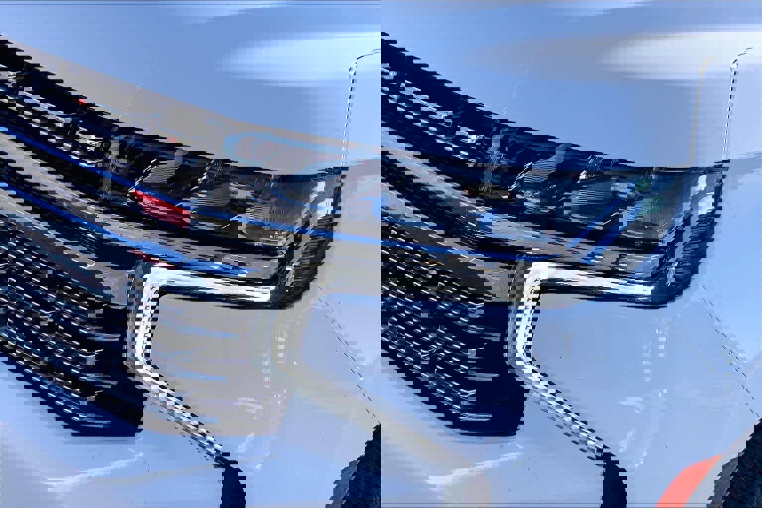 Used 2021 Chevrolet Suburban Premier w/ Premium Package image 28