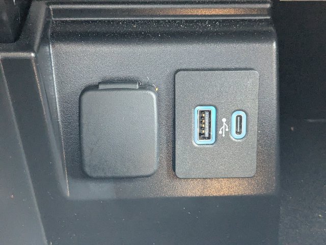 Used 2024 Ford Explorer Limited w/ Limited Technology Package RWD image 22