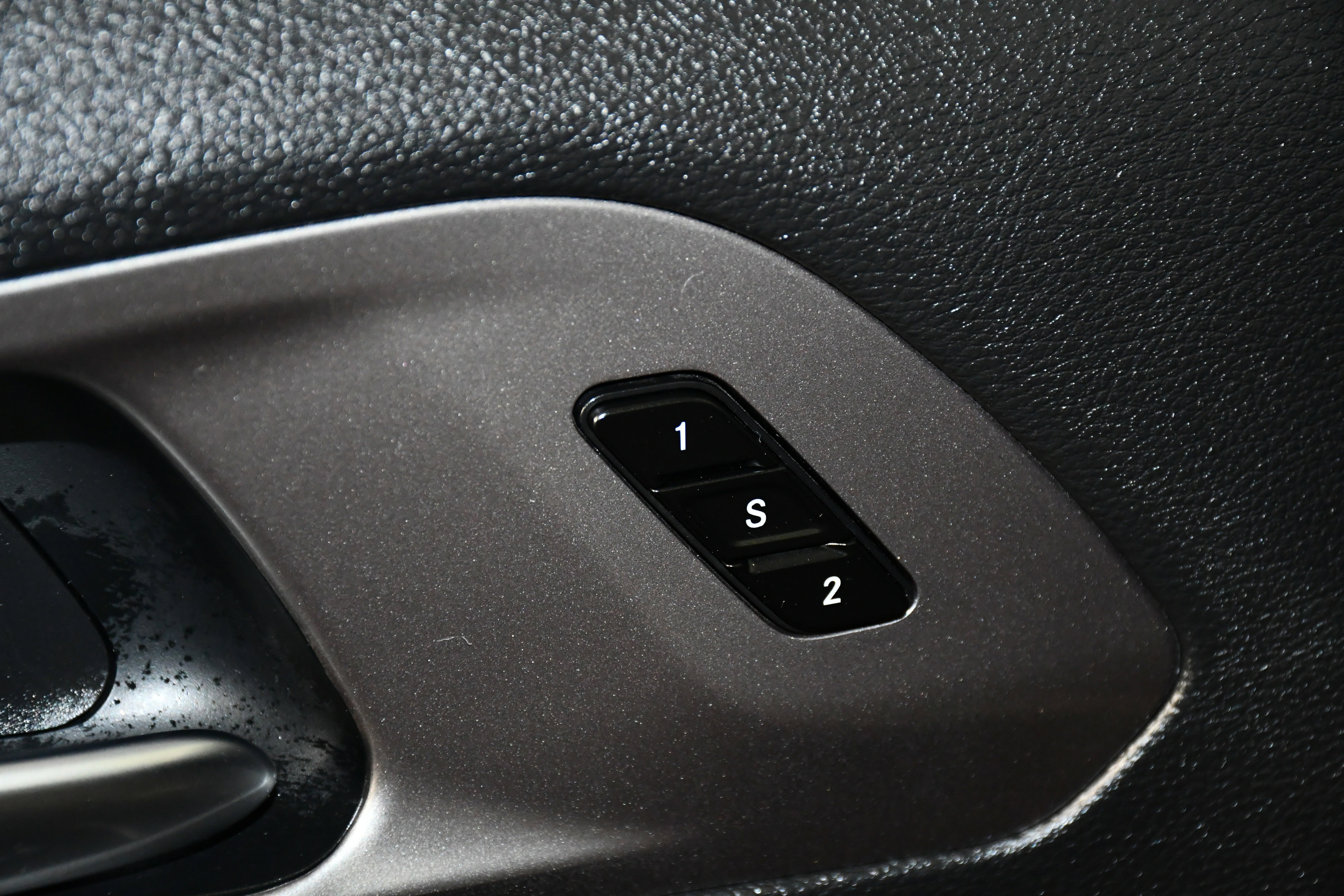 Used 2025 Chrysler Pacifica Select image 34