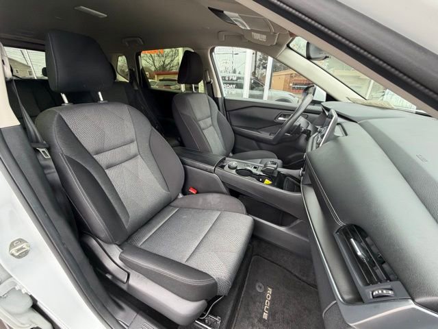 Used 2024 Nissan Rogue SV image 12