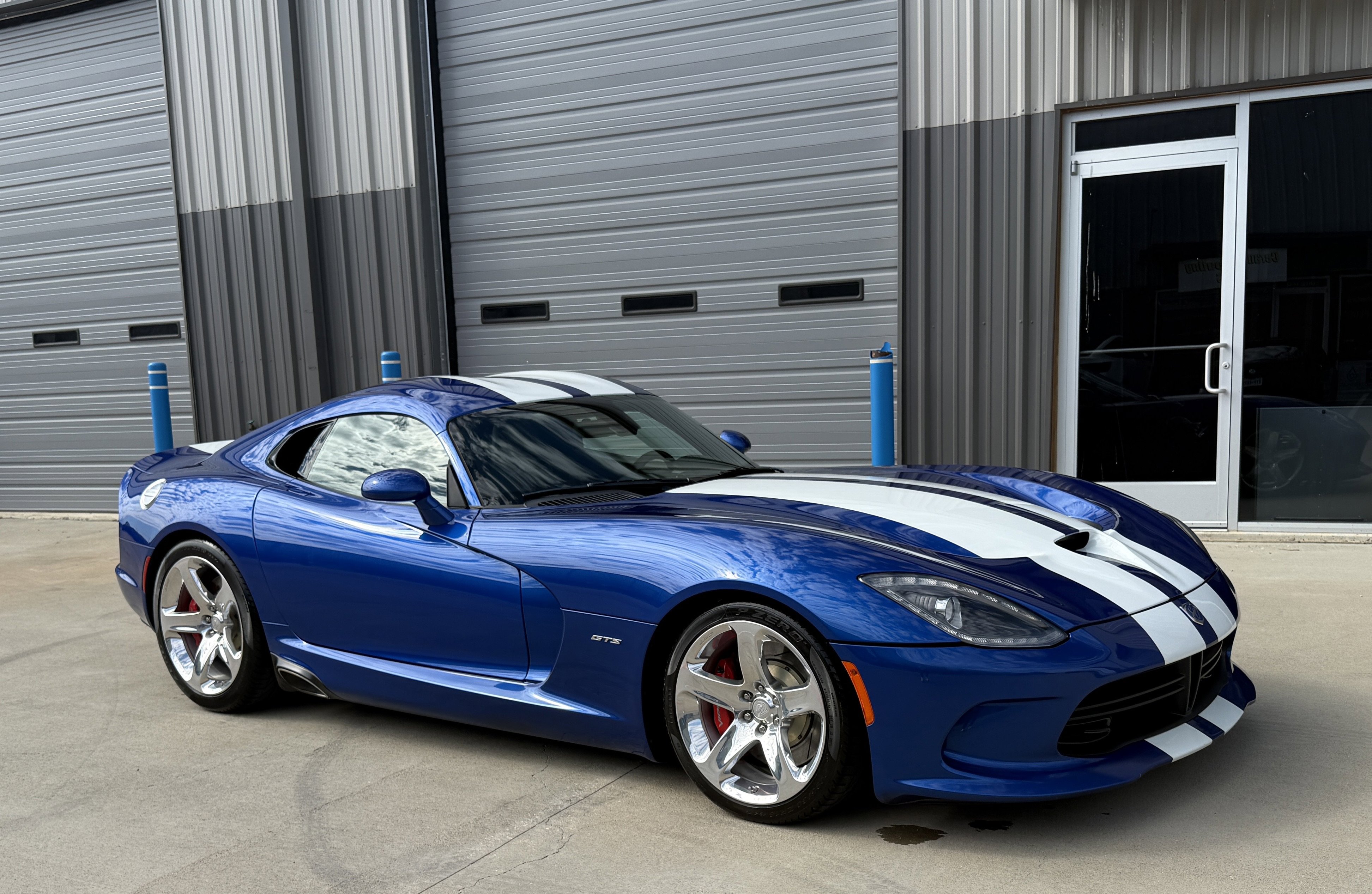Used 2013 SRT Viper GTS w/ GTS Laguna Interior Pkg image 7