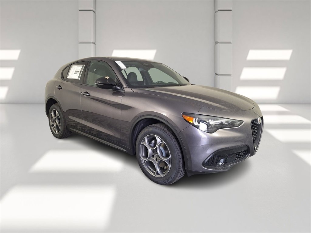New 2025 Alfa Romeo Stelvio Sprint w/ Convenience Package image 2