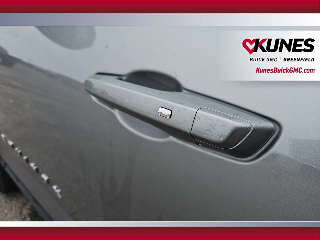 Used 2025 Chevrolet Equinox LT FWD image 30
