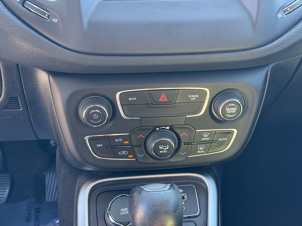 Used 2019 Jeep Compass Latitude w/ Popular Equipment Group AWD/4WD image 15