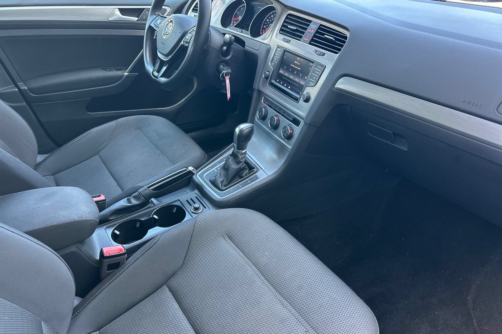 Used 2017 Volkswagen Golf S FWD image 16