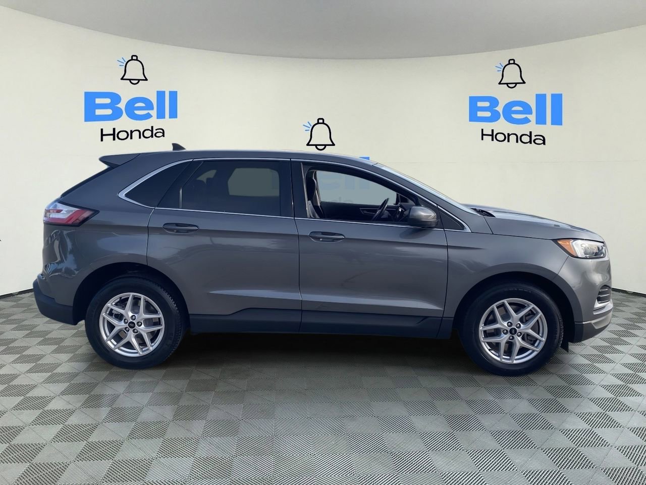 Used 2024 Ford Edge SEL image 5