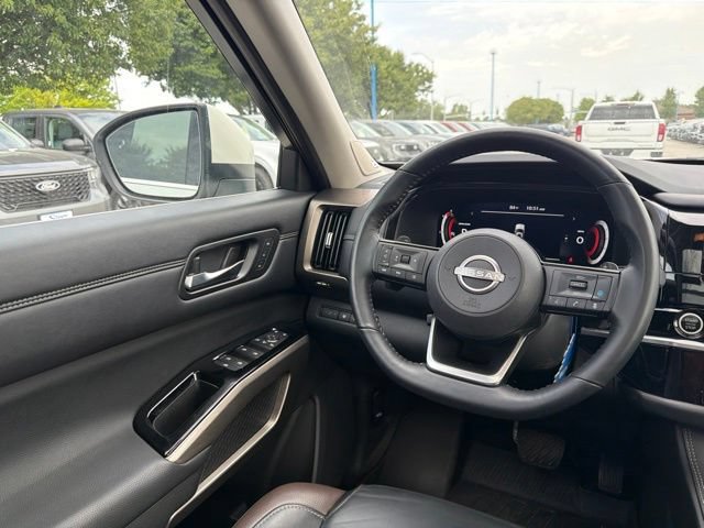 Used 2023 Nissan Pathfinder Platinum w/ Lighting Package (N93) AWD/4WD image 21