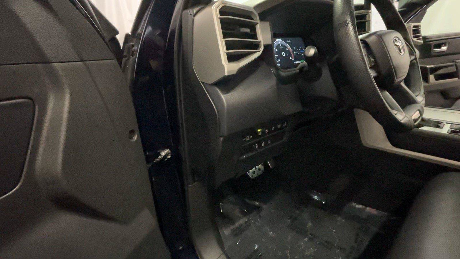 Used 2025 Toyota Sequoia Limited w/ TRD Off-Road Package AWD/4WD image 32