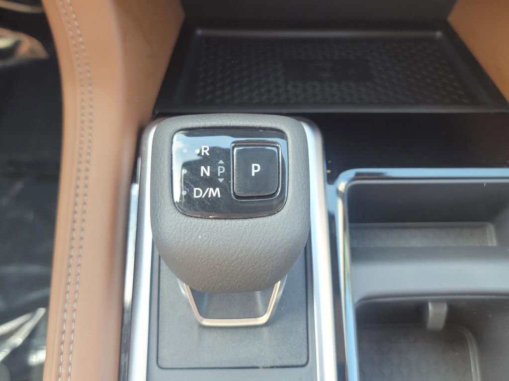 Used 2024 Nissan Pathfinder Platinum AWD/4WD image 25