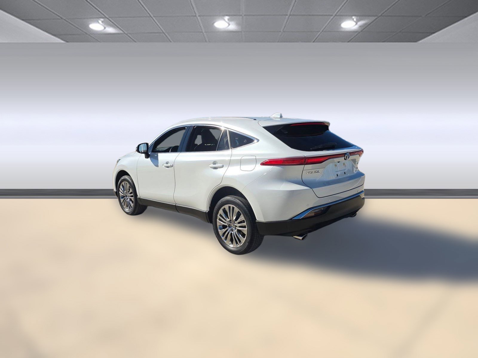 Used 2023 Toyota Venza Limited image 3