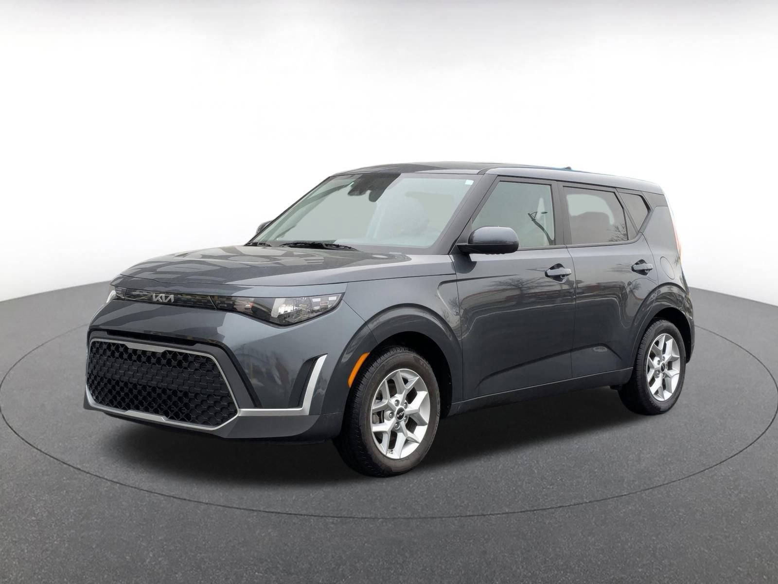 Used 2025 Kia Soul LX w/ LX Technology Package image 3