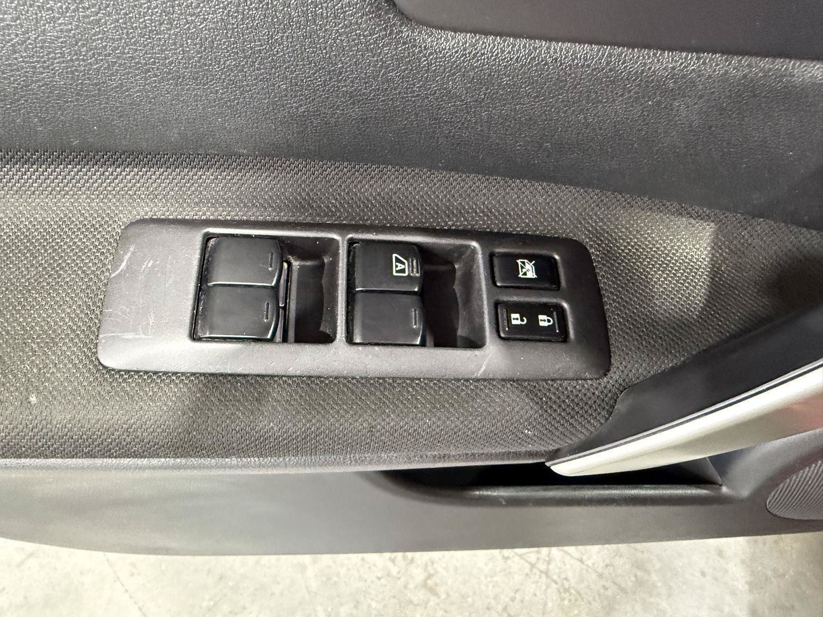 Used 2013 Nissan Rogue S FWD image 21