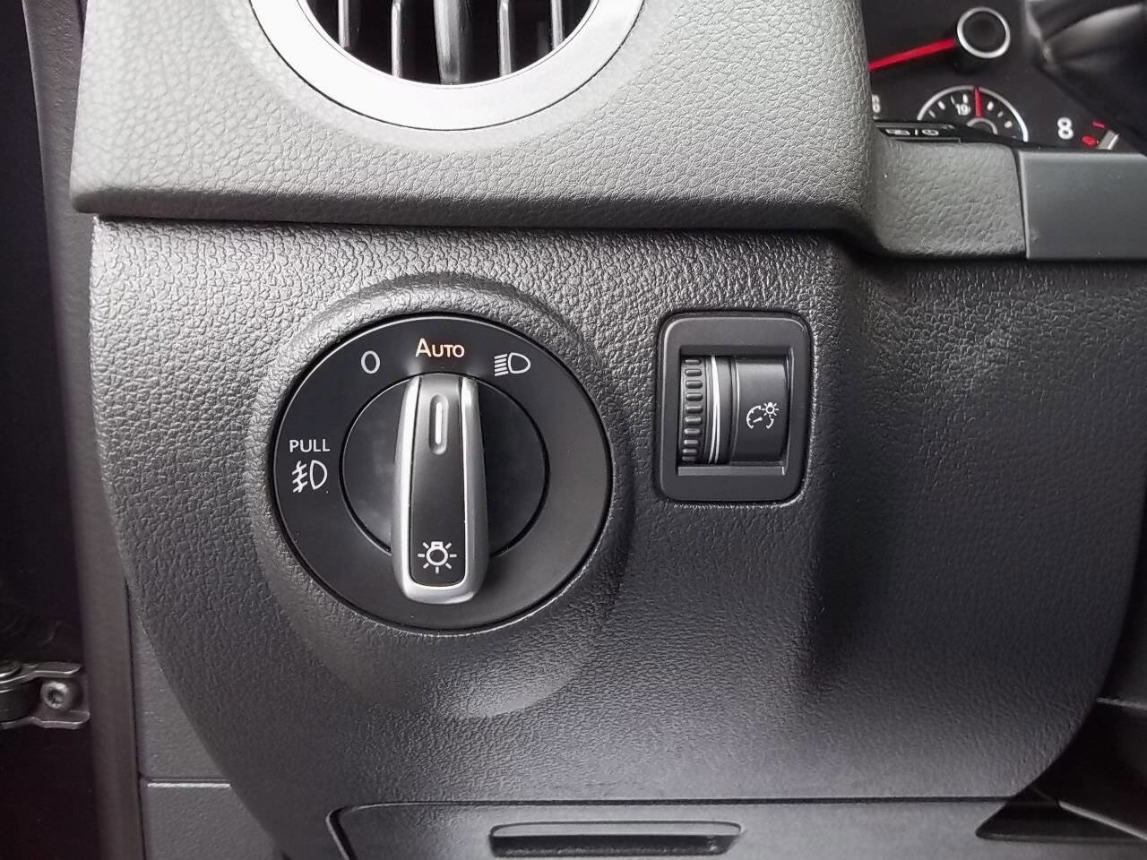 Used 2017 Volkswagen Tiguan Sport image 20