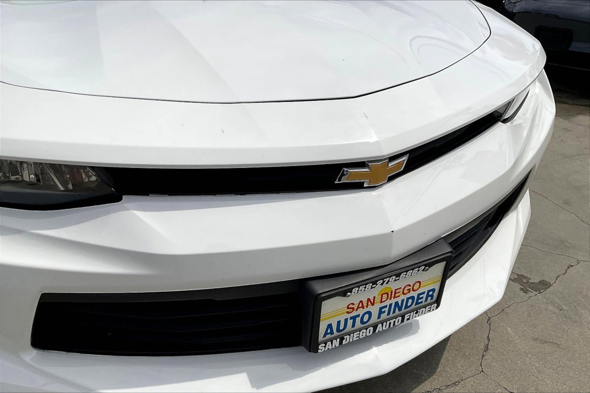 Used 2018 Chevrolet Camaro LT RWD image 23