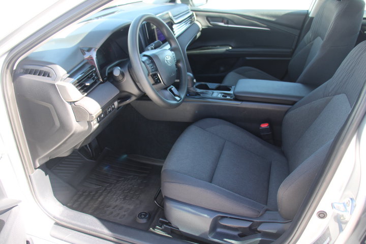 Used 2025 Toyota Camry LE AWD/4WD image 11
