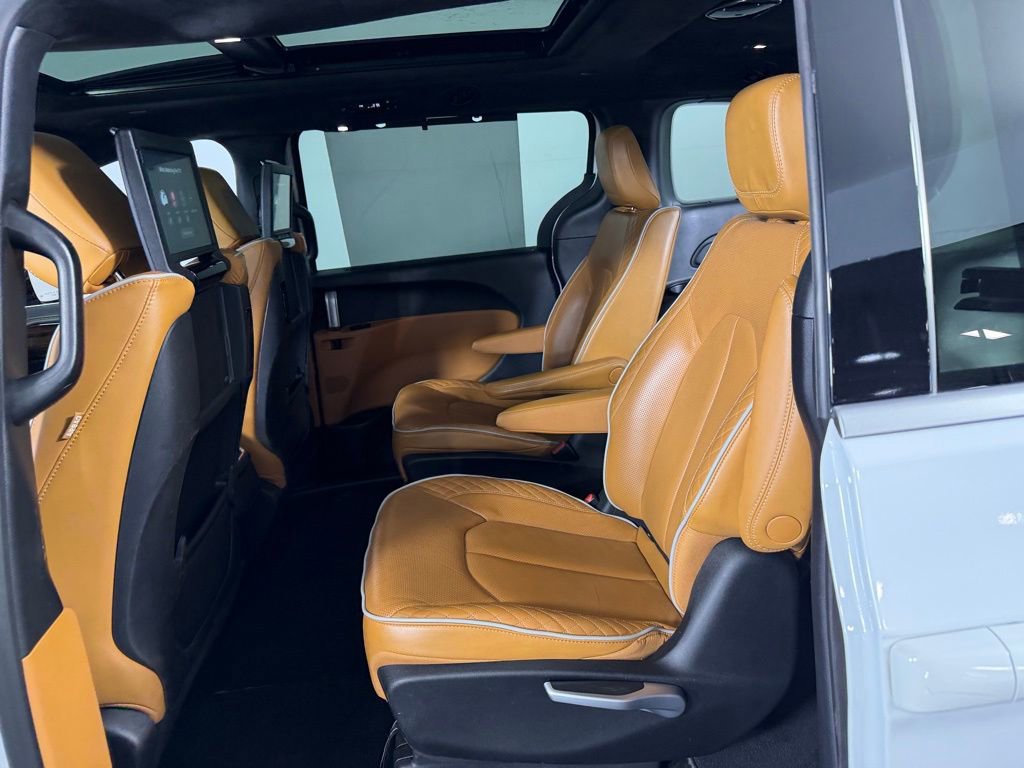 Used 2023 Chrysler Pacifica Pinnacle image 30