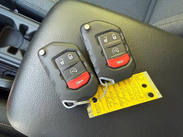 Used 2024 Jeep Gladiator Sport AWD/4WD image 28