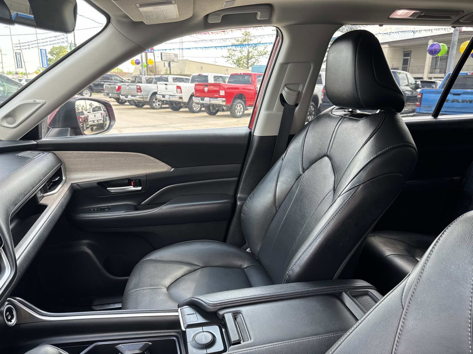 Used 2025 Toyota Grand Highlander FWD image 16