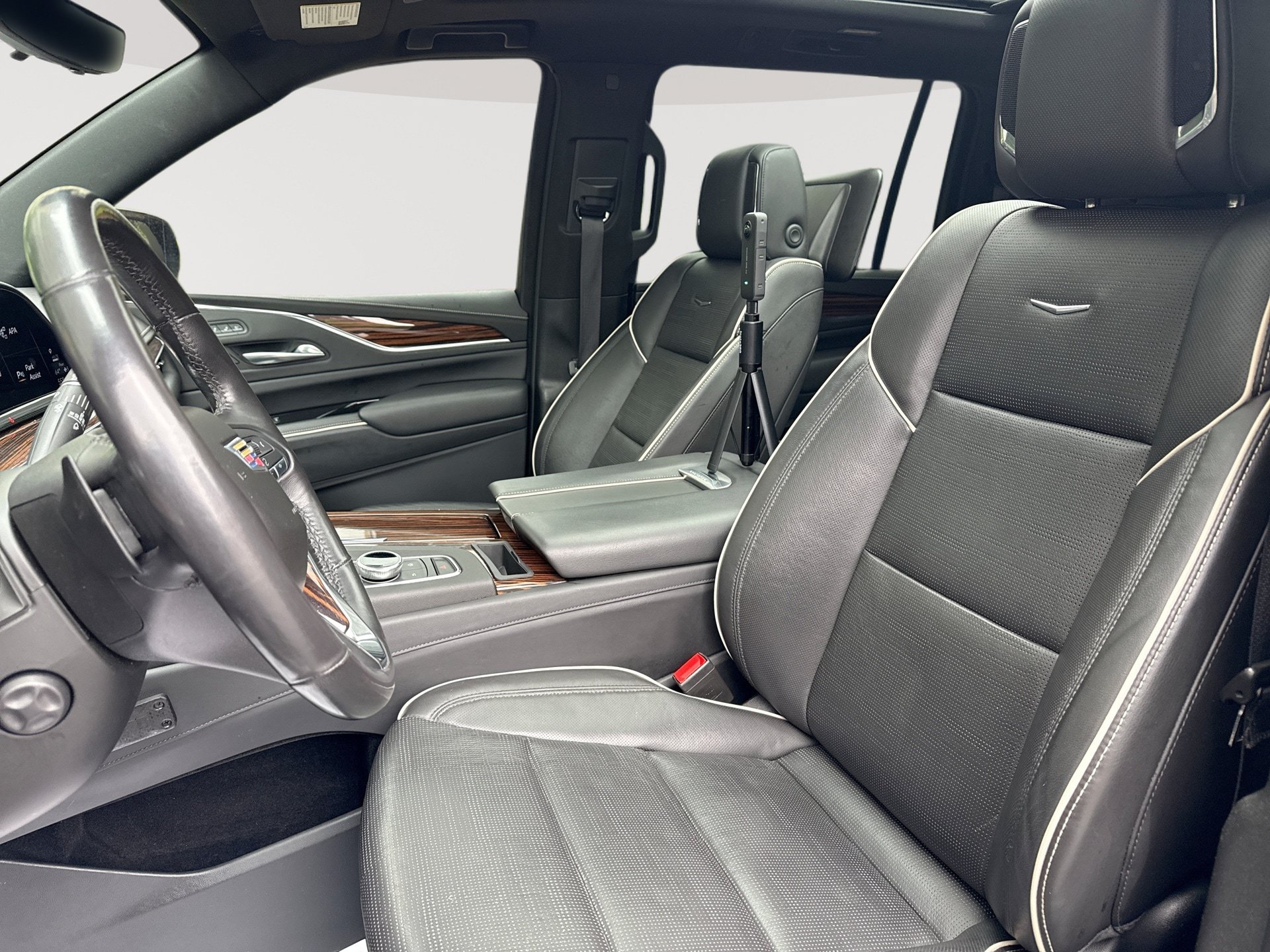Used 2021 Cadillac Escalade ESV Premium Luxury w/ Driver Assist Tech Package AWD/4WD image 13