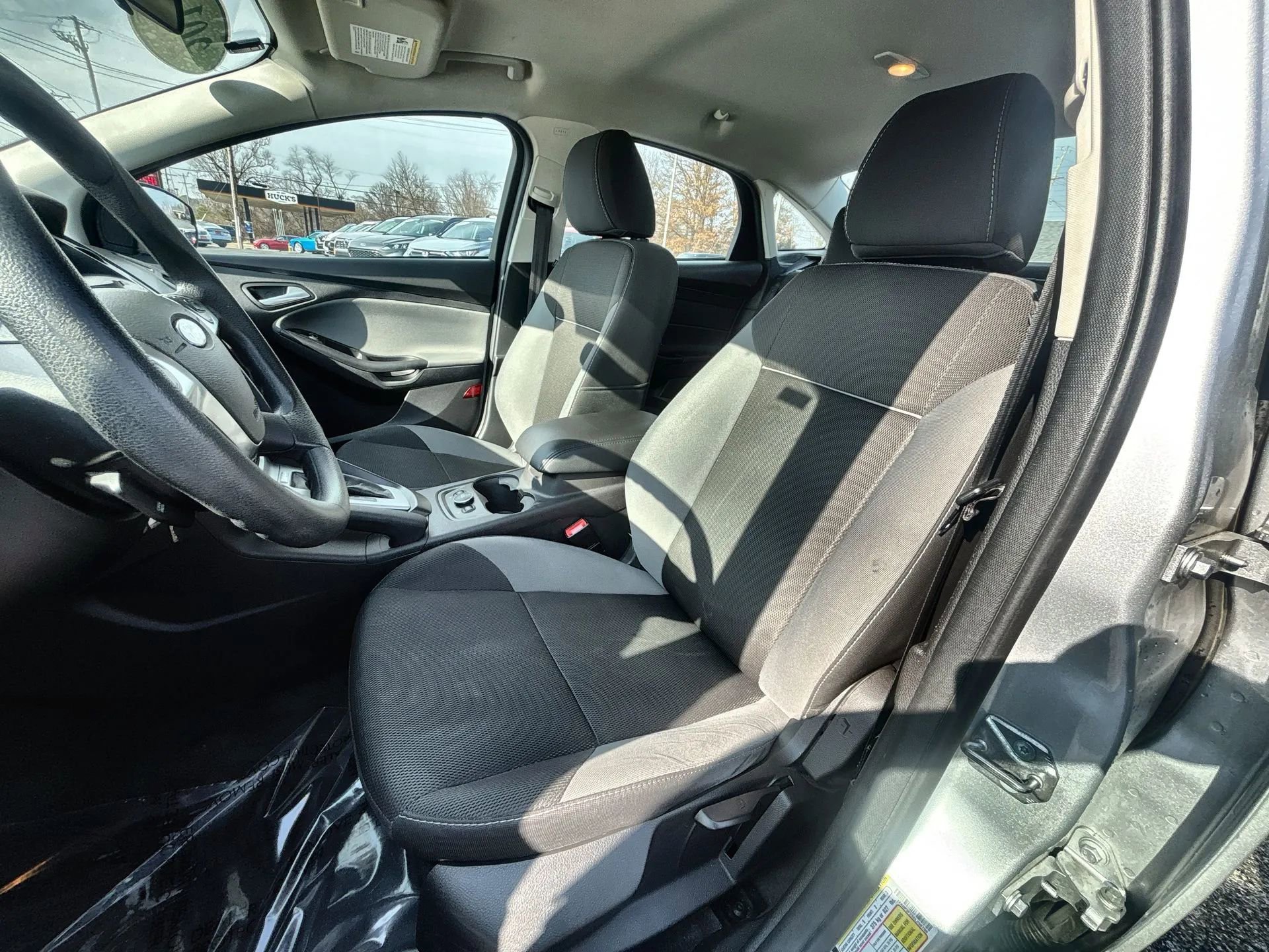 Used 2014 Ford Focus SE w/ SE Winter Package image 13