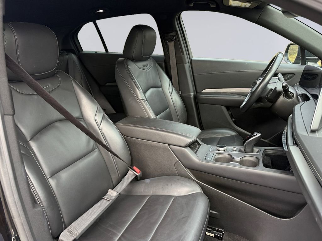 Used 2024 Cadillac XT4 Premium Luxury image 17