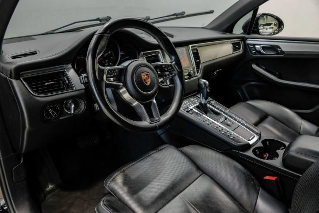 Used 2017 Porsche Macan GTS w/ Premium Package Plus AWD/4WD image 5