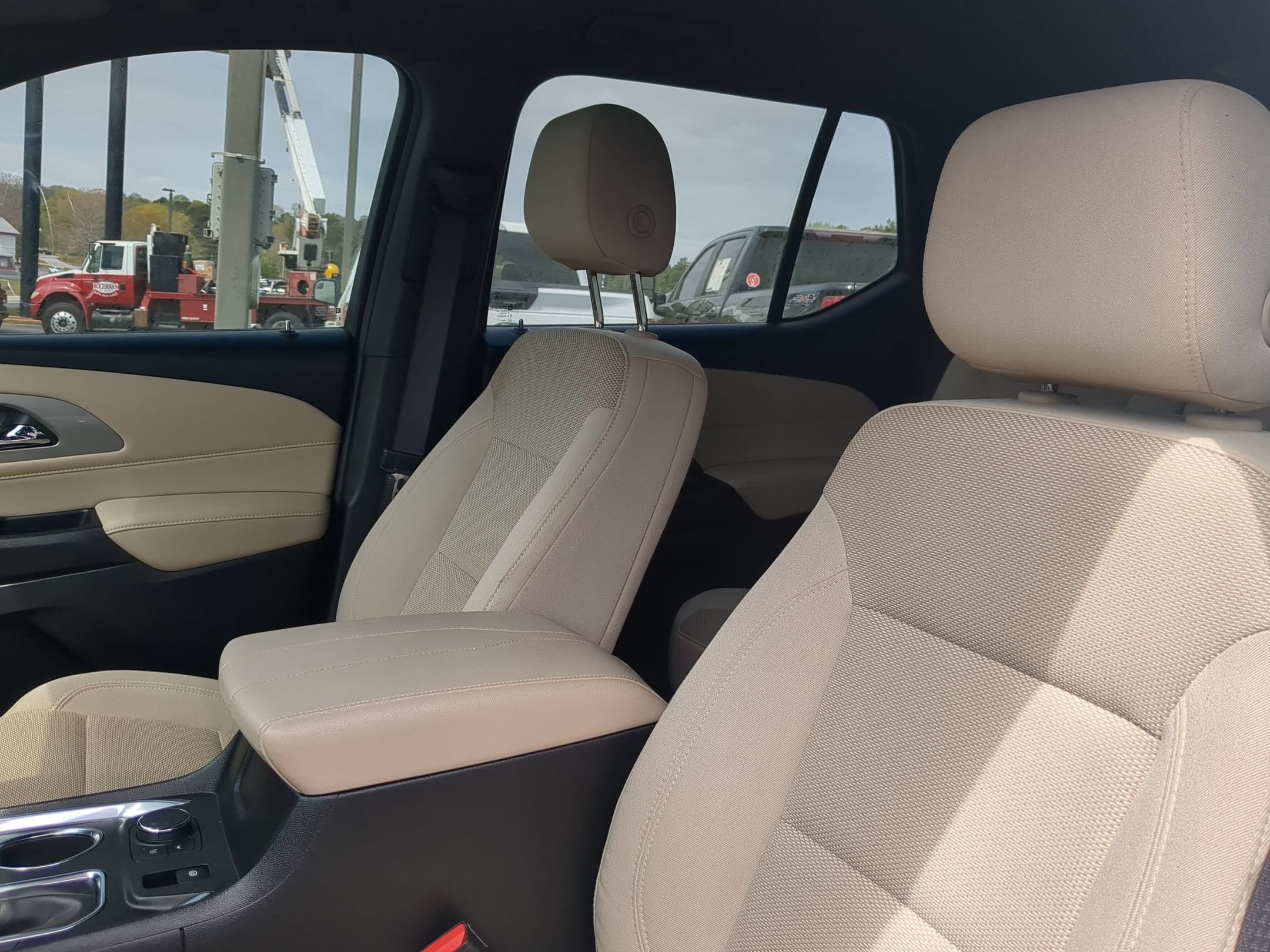 Used 2023 Chevrolet Traverse LS FWD image 14