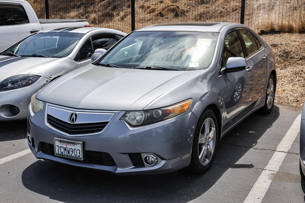 Used 2013 Acura TSX Sedan FWD image 2