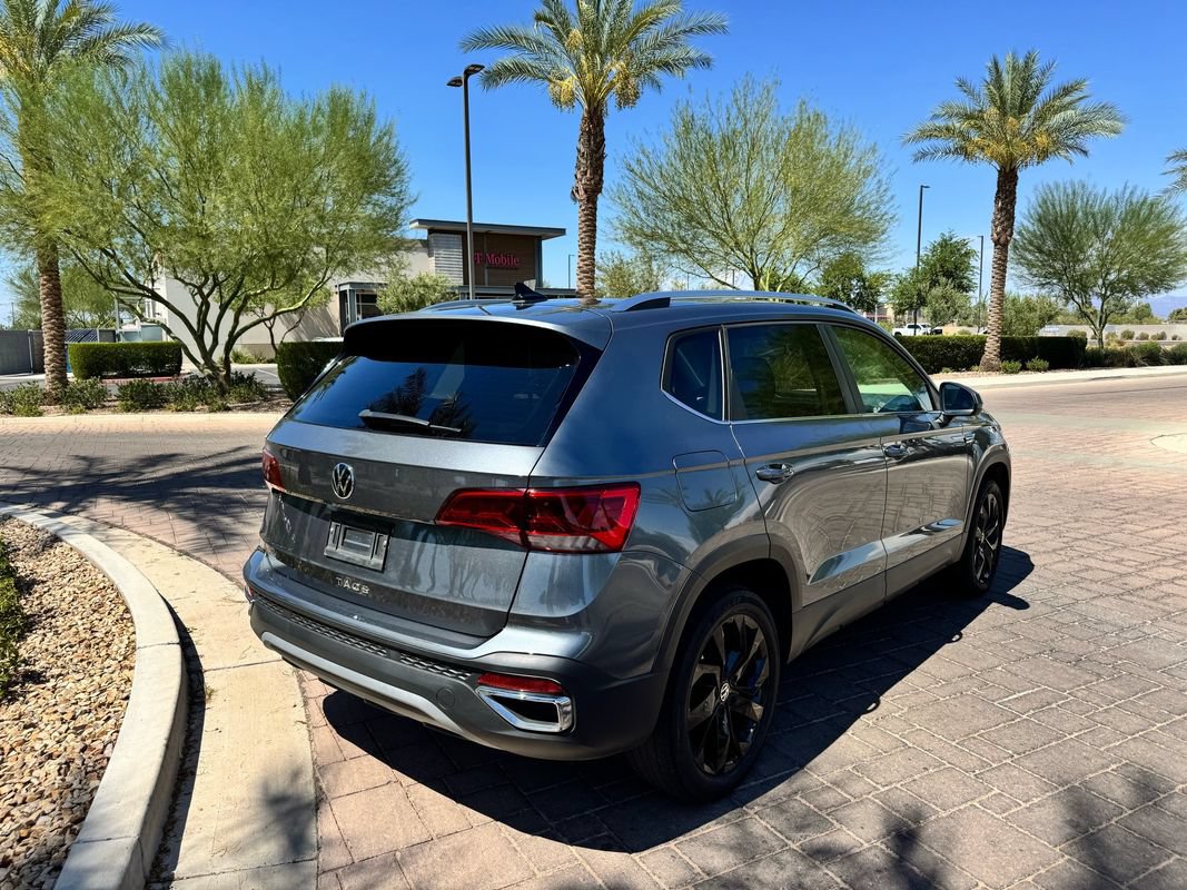 Used 2023 Volkswagen Taos SE FWD image 3