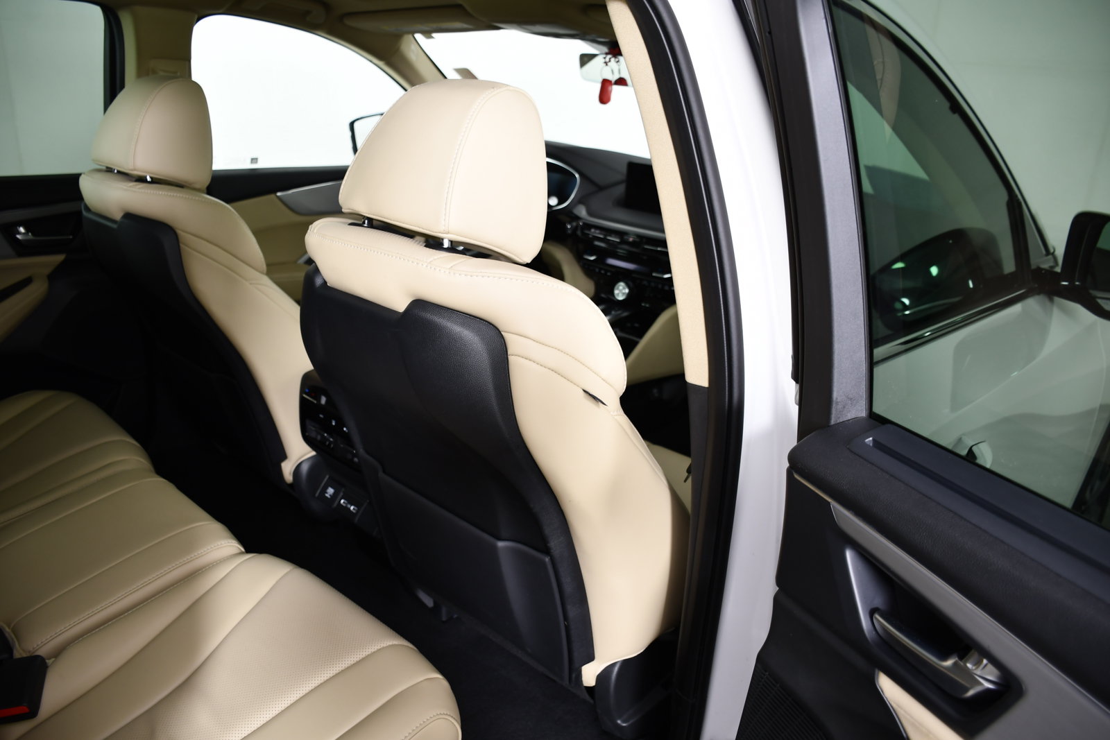 Certified 2024 Acura MDX SH-AWD w/ Technology Package image 44