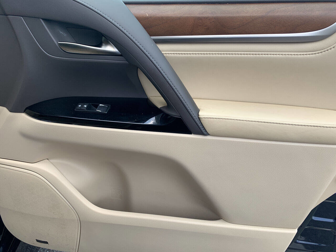 Used 2018 Lexus LX 570 4WD image 24